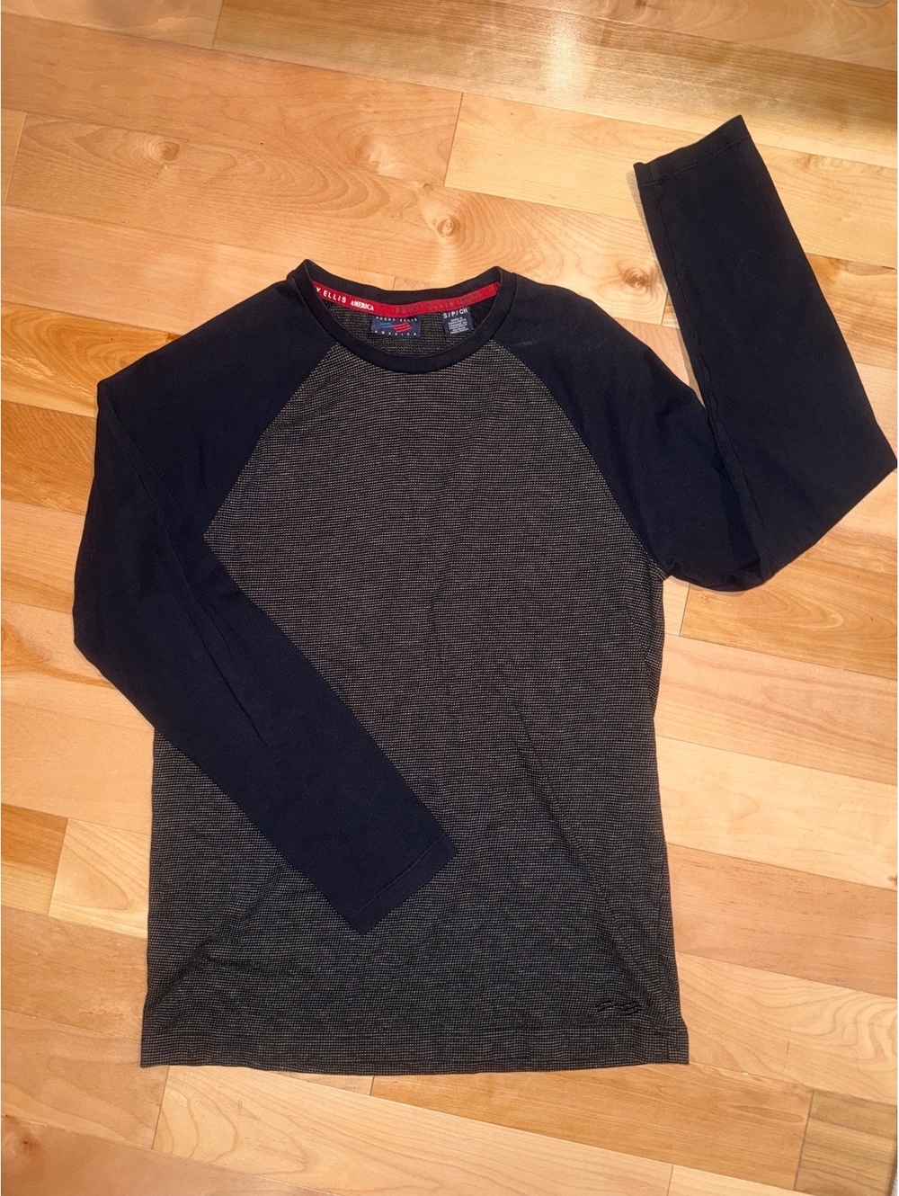 Perry Ellis America Men's Gray and Navy Long Sleeve Raglan Shirt Size S